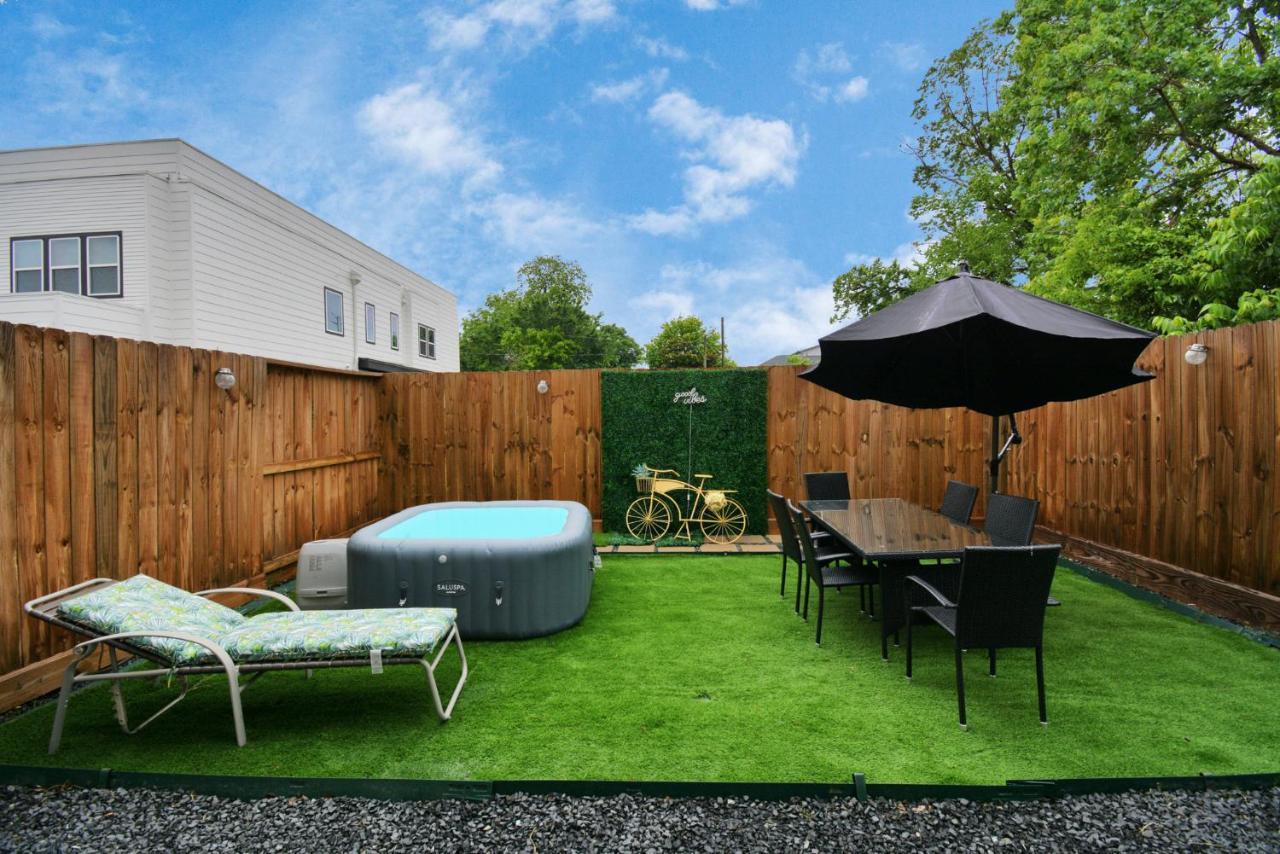 Blissful Getaway Home With Hot Tub & Backyard Near Downtown Houston Exterior photo